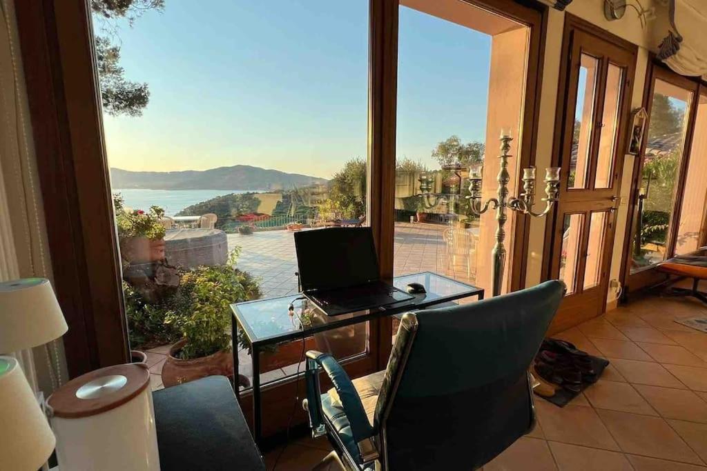 Villa Mit Whirlpool Und Phantastischer Aussicht Capoliveri Kültér fotó