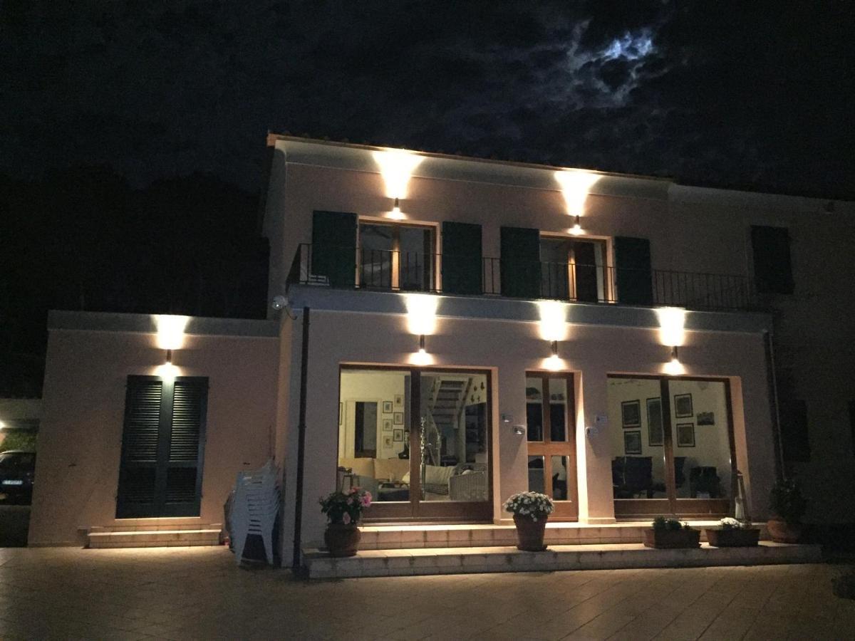 Villa Mit Whirlpool Und Phantastischer Aussicht Capoliveri Kültér fotó