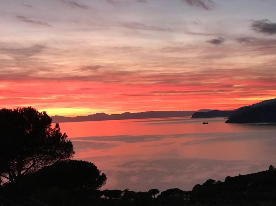 Villa Mit Whirlpool Und Phantastischer Aussicht Capoliveri Kültér fotó