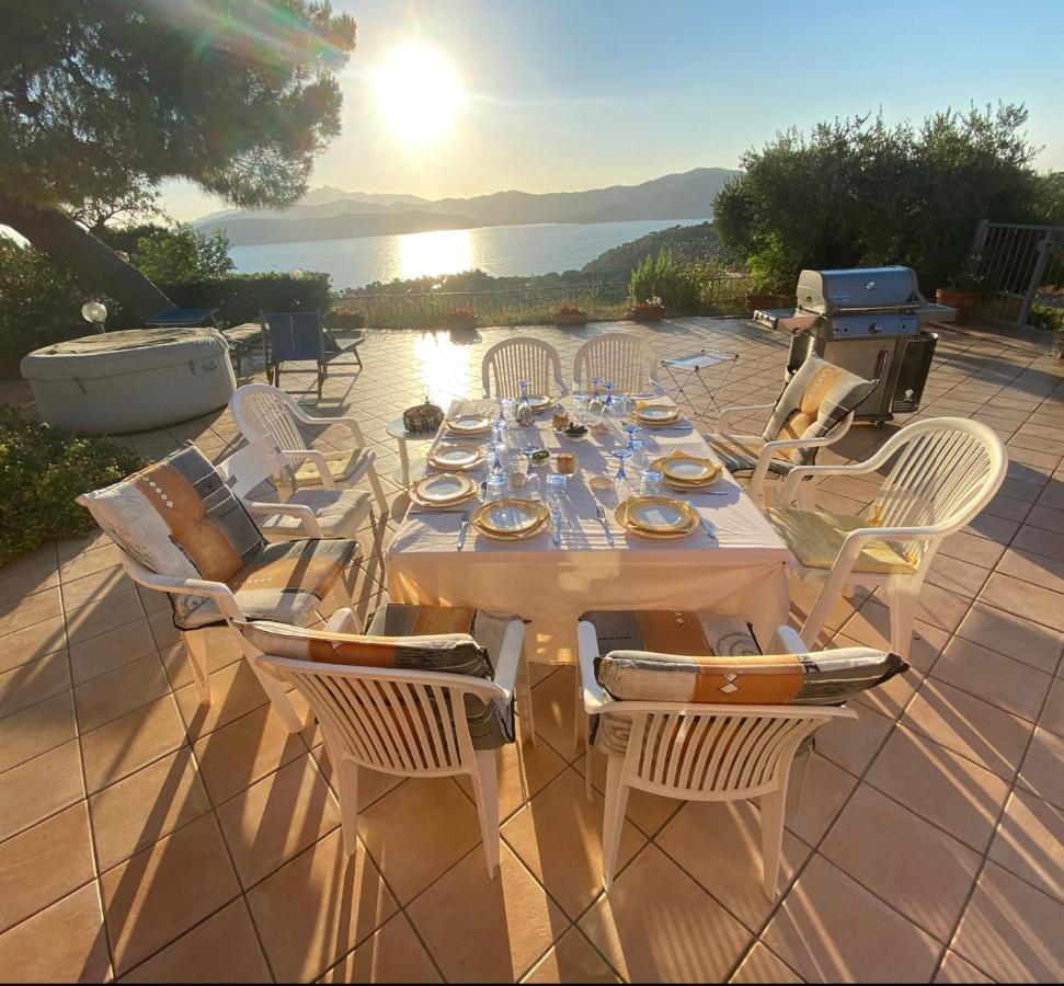 Villa Mit Whirlpool Und Phantastischer Aussicht Capoliveri Kültér fotó